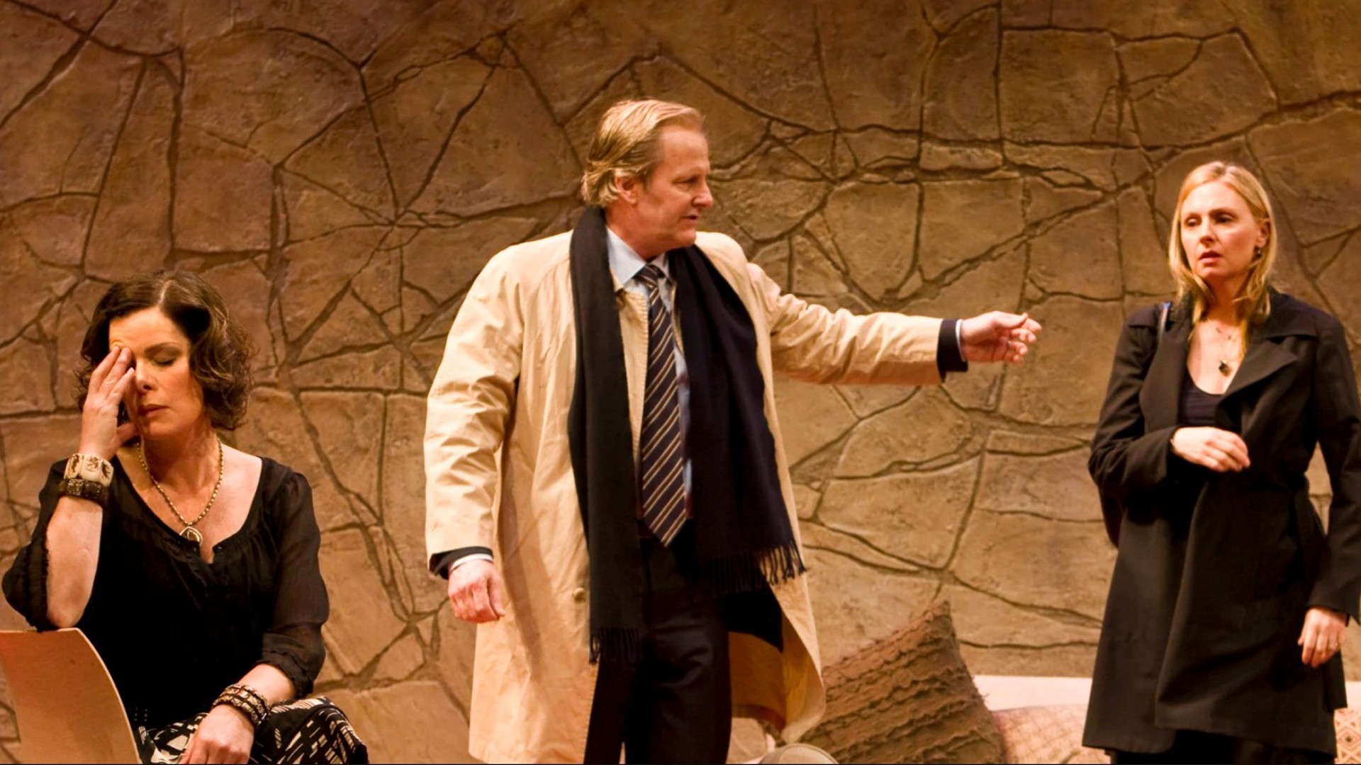 Jeff Daniels and Hope Davis and Marcia Gay Harden on stage acting in the play God Of Carnage