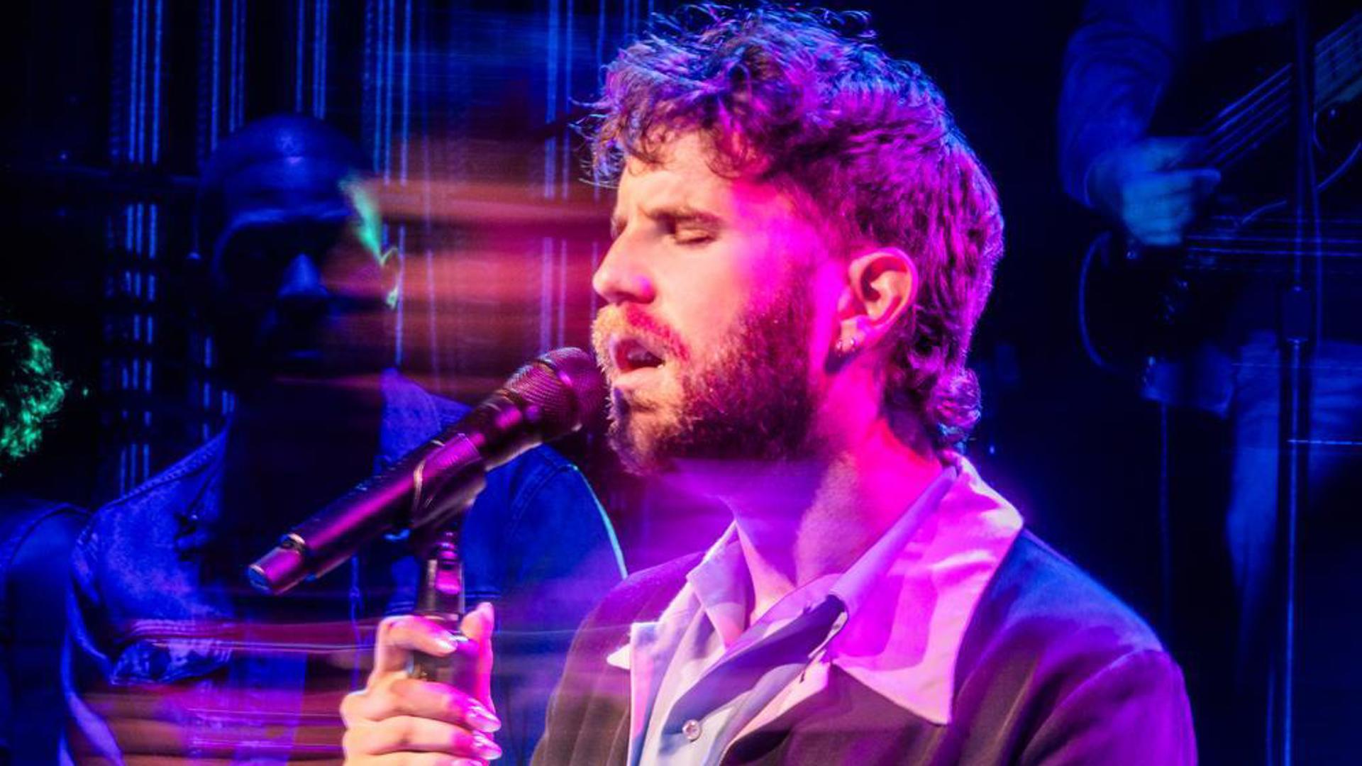 Ben Platt sings into a mic.